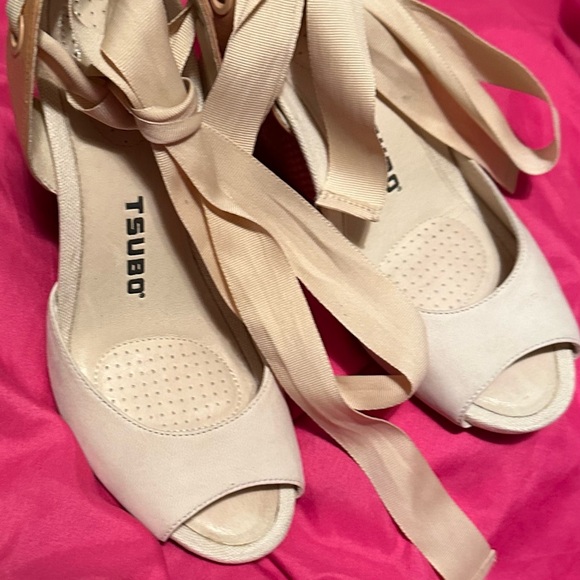 Tsubo Novelle Wedge Sandals Champagne color 4” heel - Picture 2 of 6